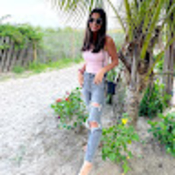 Meet your Posher, Amanda - Picture 1 of 1